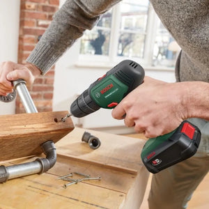 Perceuse à percussion Universal Impact 18V + Scie sauteuse PST 18 BOSCH + 2 batteries 2,0 Ah + chargeur + mallette 06039D410B - Maitighar